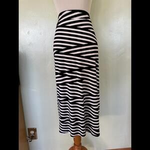 Anthropologie Black and White Striped Stretch Knit Maxi Skirt Large L 17-0097